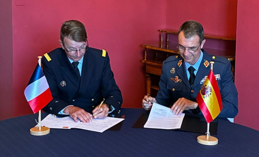 Firma del acuerdo entre los ministerios de Defensa de España y Francia