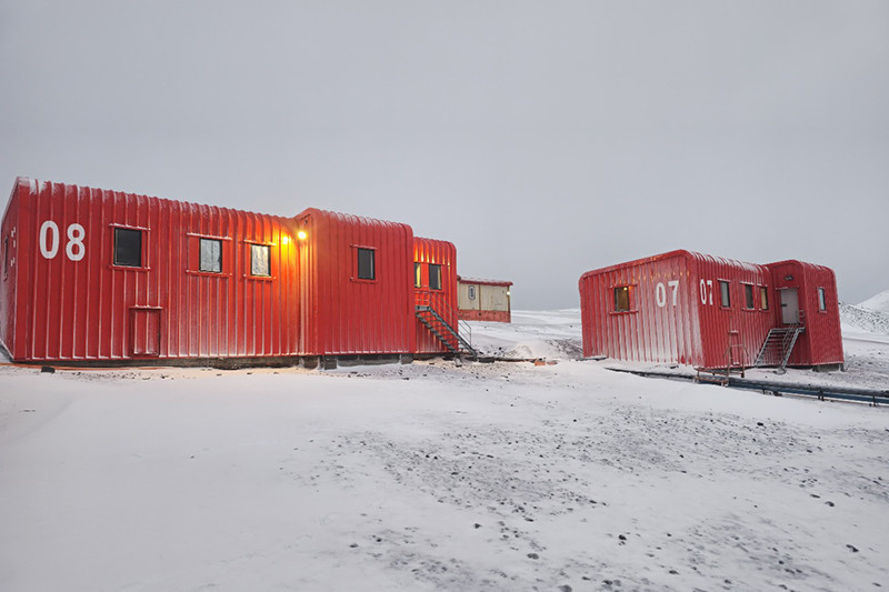 La FACh reafirma su presencia en la Antártica con la remodelación de viviendas en Villa Las Estrellas