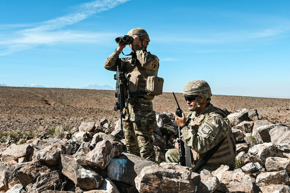 Defensa visita 2ª Brigada Acorazada Cazadores del Ejército de Chile e informa medidas por caso de narcomilitares