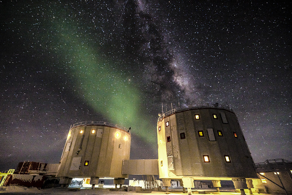 Aurora Australis over Concordia base
