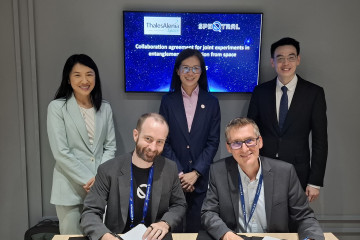 Firma del acuerdo de cooperación entre Thales Alenia Space y SpeQtral