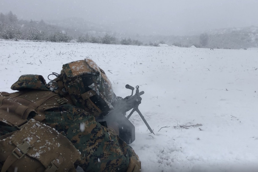 El Ejército de Chile capacita a mecánicos y armeros en mantenimiento de ametralladora Minimi en Aysén