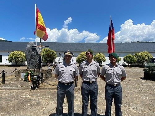 Oficiales del Ejército de Chile se gradúan de los Curso de Montaña y de Operaciones Especiales del Ejército de España
