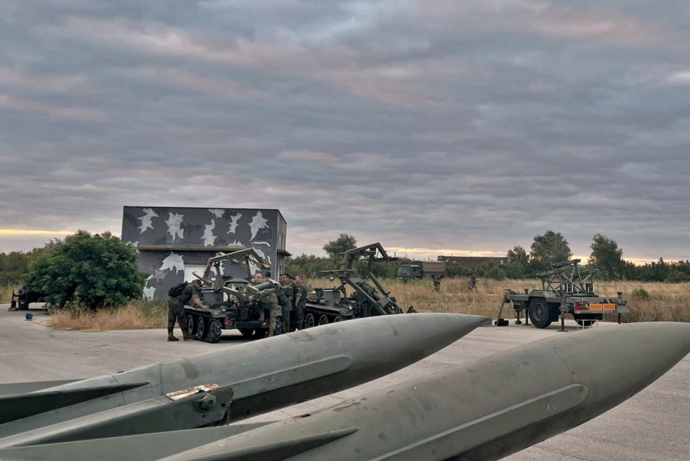 Militares ucranianos aprenden en España a manejar el sistema antiaéreo Hawk y poner a punto el TOA