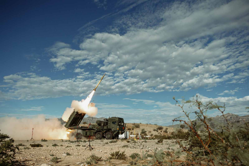 El Gmars, el lanzacohetes de artillería móvil europeo de Lockheed Martin supera con éxito el primer disparo real