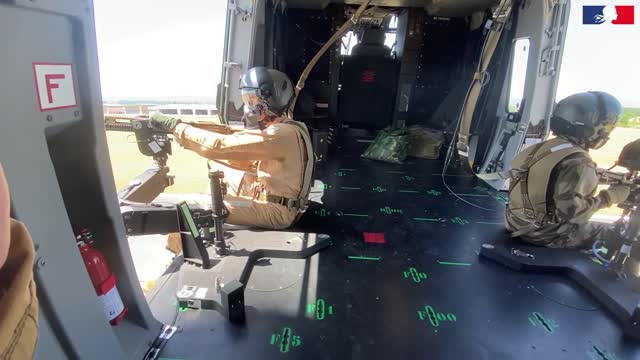 Francia prueba con éxito el sistema Strike en los helicópteros NH90 para mejorar la precisión de tiro en vuelo