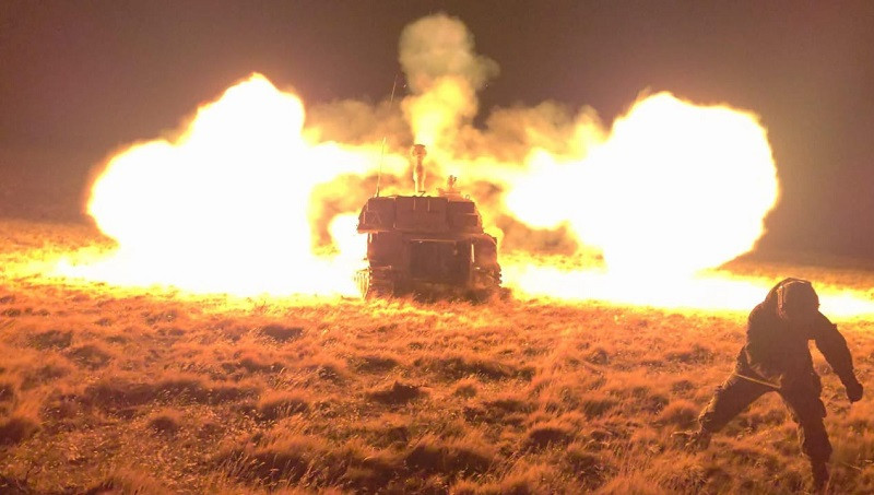 El Ejército de Chile exhibe en Magallanes el poder de fuego del obús M109 en el ejercicio Jauken 2025