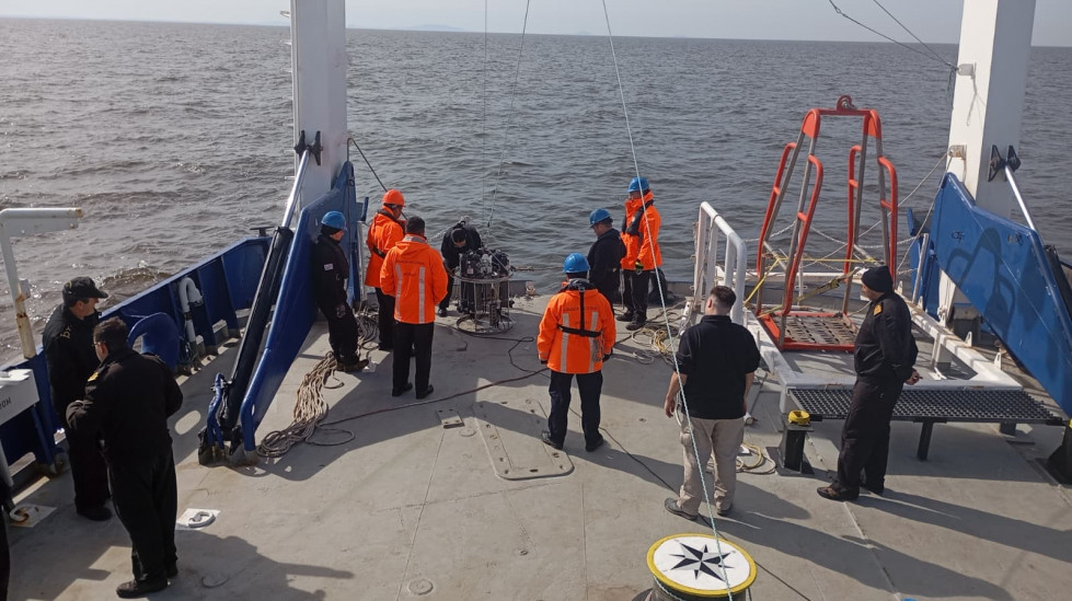 El buque científico uruguayo ROU 22 Oyarvide comienza la calibración de su equipamiento