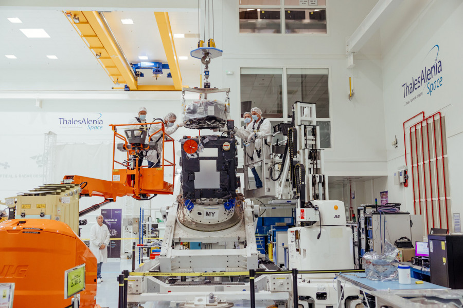FLEX instrument meets its satellite pillars